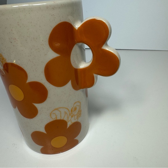 NWT. Flower mug featuring adorable sketches of Bambi's skunk pal Flower - Picture 2 of 11